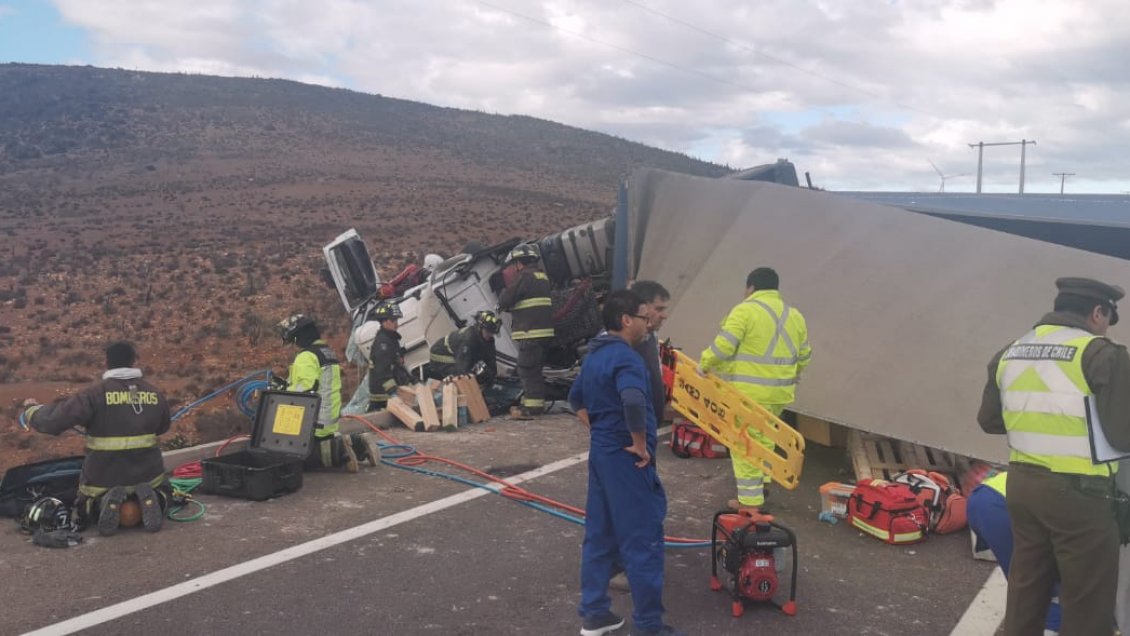 Camionero murió al volcar en la Ruta 5 Norte