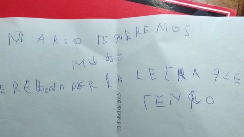 La carta de un abuelo que sufrió parálisis por un accidente cerebrovascular y emocionó a internet