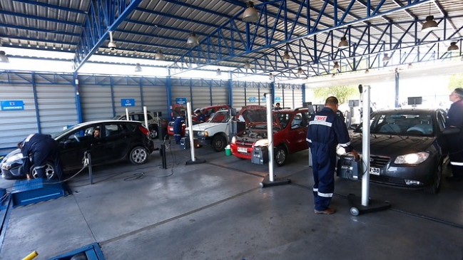Cuatro mecánicos formalizados en Temuco por venta de certificados falsos