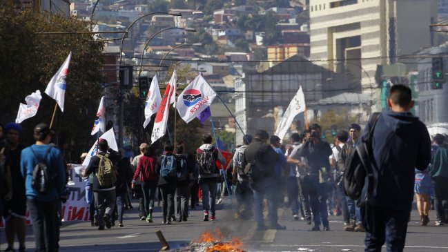 Marcha de la Confech en Valparaíso durante la Cuenta Pública no fue autorizada