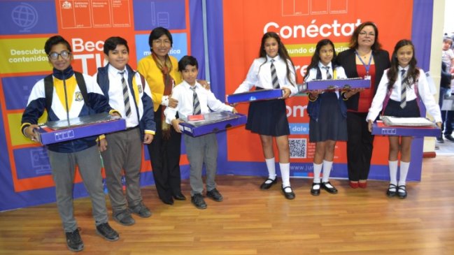Arica y Parinacota: Mil 800 estudiantes serán beneficiados con computadores
