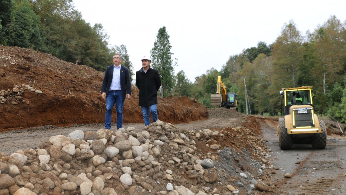 Asfaltan nueva ruta para acceder a balnearios de La Araucanía y Los Ríos