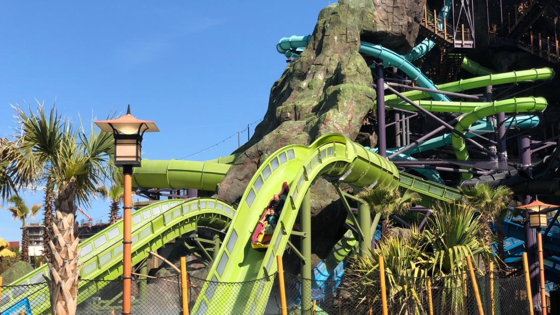 Descarga eléctrica dejó varios heridos en parque acuático Volcano Bay de Orlando