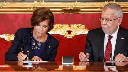  Presta juramento el primer Gobierno austríaco liderado por una mujer  