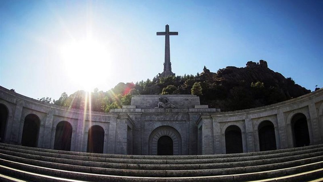 Justicia española suspende de momento la exhumación del dictador Francisco Franco