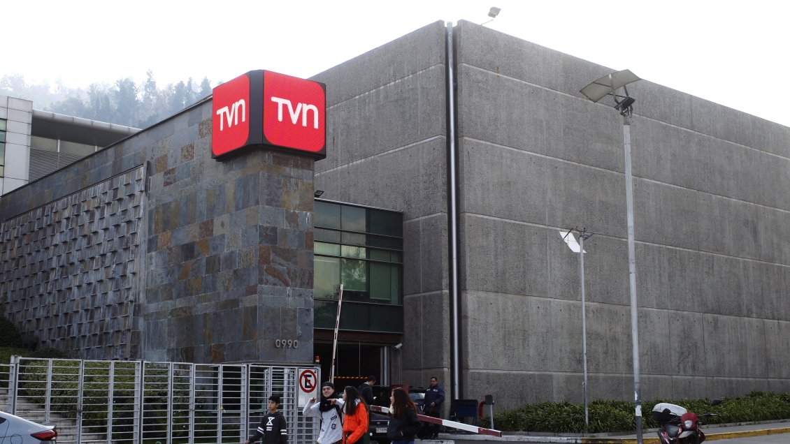 Presidente de TVN informó al Senado una caída de 26% en las pérdidas