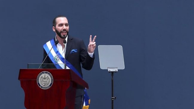 El nuevo presidente de El Salvador funó por Twitter a los parientes 