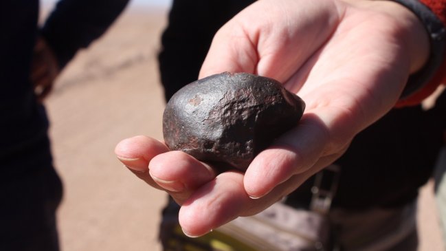 Científicos chilenos descubren meteoritos en el desierto de Atacama