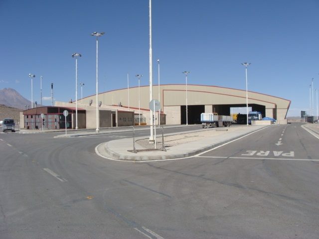 Funcionarios del paso fronterizo Colchane amenazan con paro indefinido por falta de seguridad