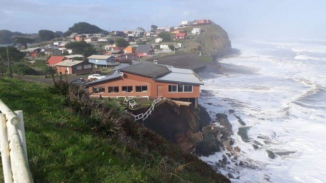 Marejadas ya botaron parcialmente restaurante de Puerto Saavedra