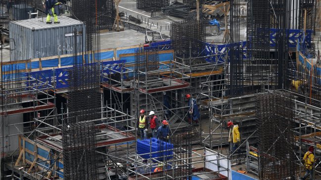 Economista apunta al Gobierno: No hay políticas activas para enfrentar los vientos en contra