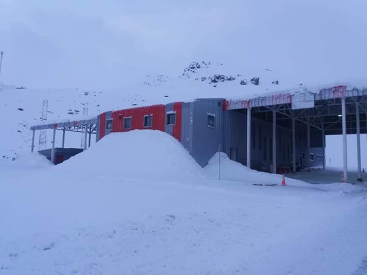 Cierre de Paso Pehuenche dejó a seis camiones con gas aislados en la frontera