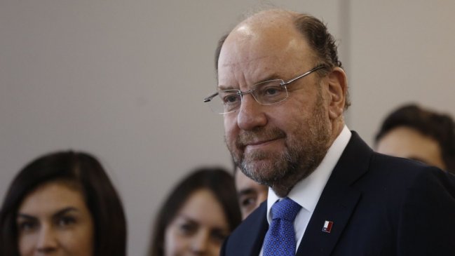 Ministro Moreno pedirá informe a Conadi por tierras compradas por hijo de Longueira