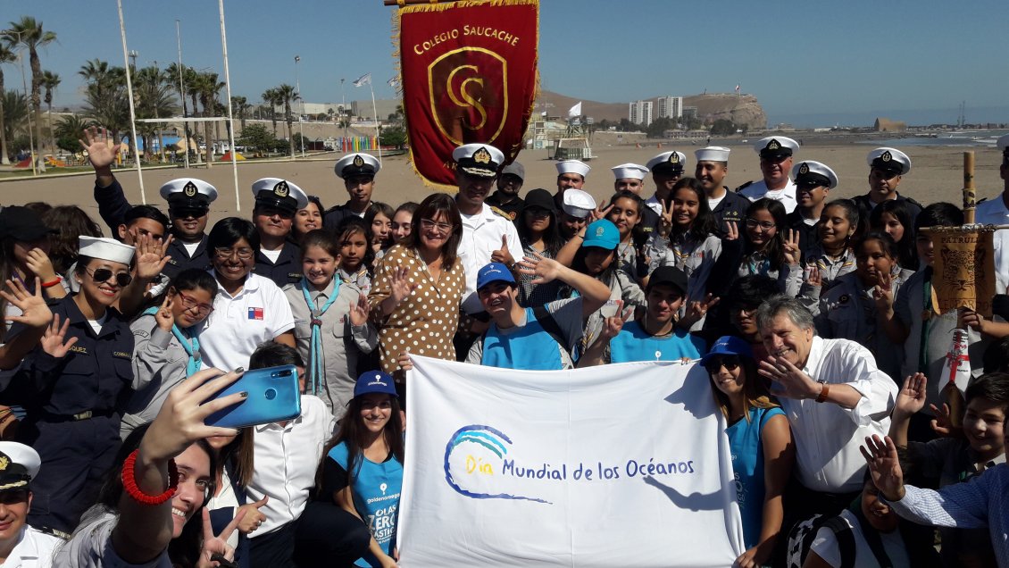 Voluntarios retiran más de tres toneladas de basura del borde costero de Arica