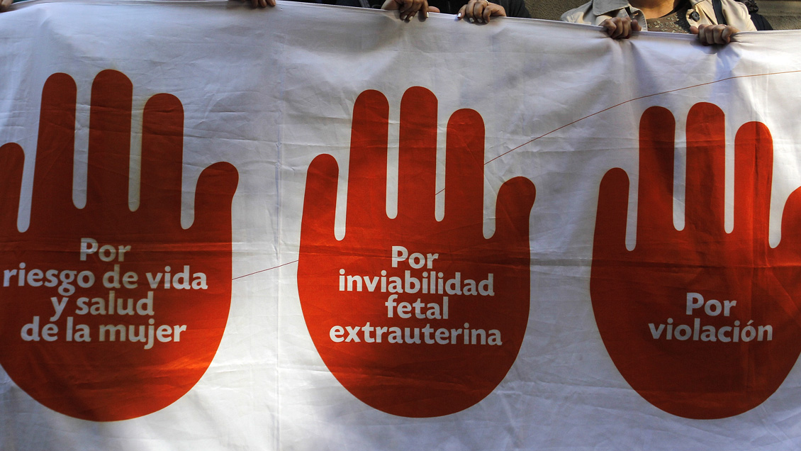 Aborto: La mitad de los obstetras de la red pública son objetores en causal de violación