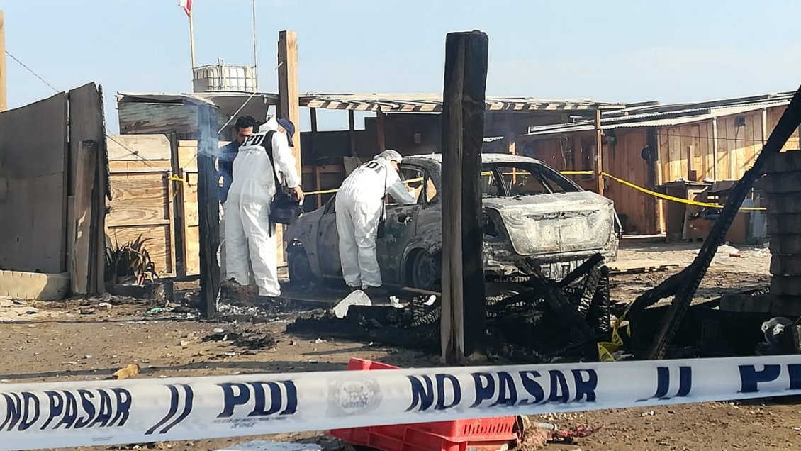 En Antofagasta investigan posible homicidio descubierto en incendio de vehículo