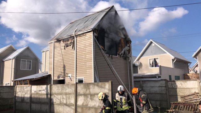 Carabineros investiga intencionalidad de incendio que afectó a casa de Puerto Montt