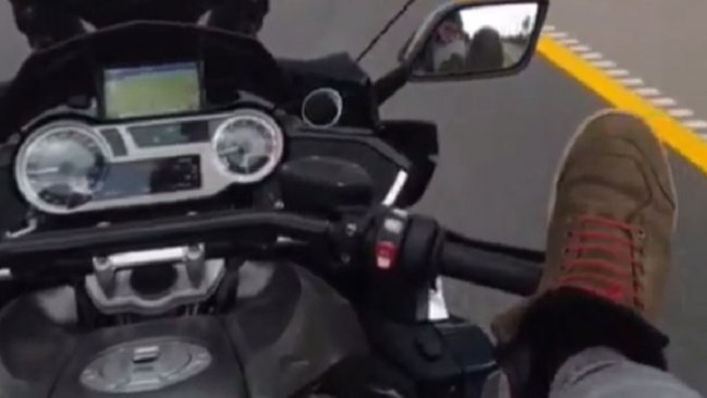 Youtuber que se grabó manejando su moto con los pies murió horas después