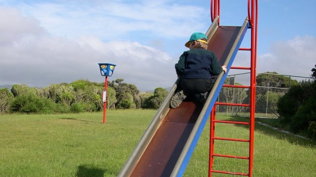 Robaron un resbalín desde plaza de Quillota: Se lo llevaron en auto