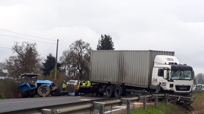 Conductor de tractor falleció tras colisión con un camión en la Ruta 5 Sur