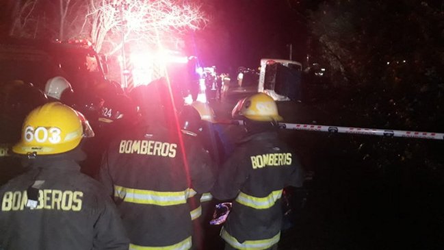 Volcamiento de bus de trabajadores dejó al menos tres muertos en San Clemente