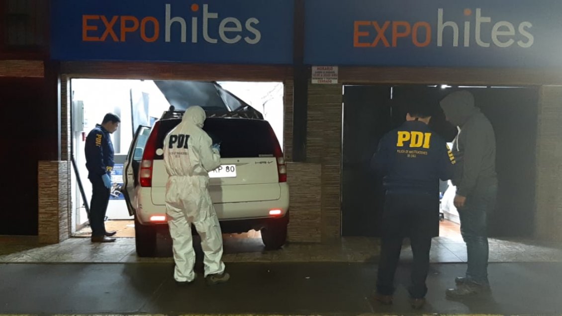 Alto Hospicio: Delincuentes robaron multitienda con técnica del alunizaje