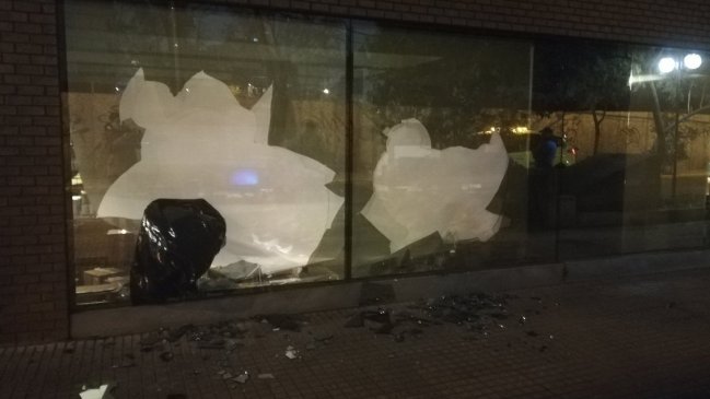 Banda destruyó mamparas de hotel en Providencia para realizar robo