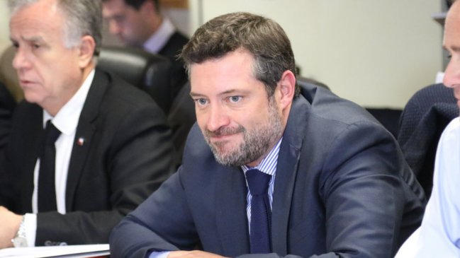 Los críticos tuits del ministro Sichel contra el primer Gobierno de Piñera