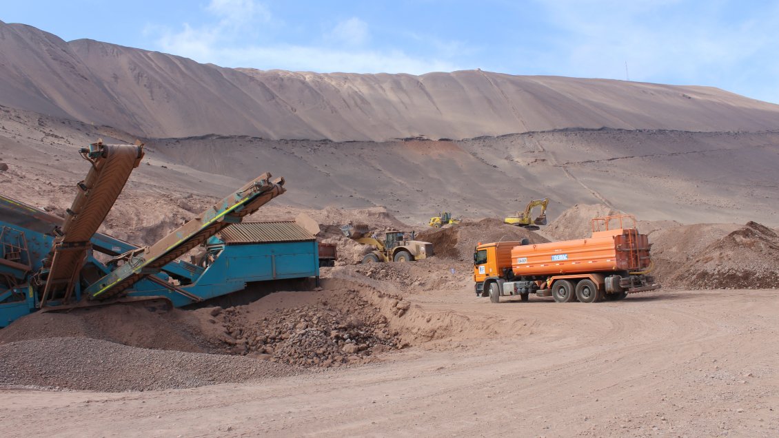Gobierno detectó masivo hurto de áridos en el borde costero de Iquique