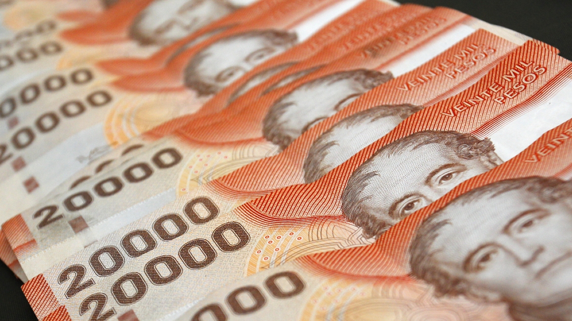 Experto en finanzas: Permitir que las personas retiren sus fondos de pensiones es una burrada