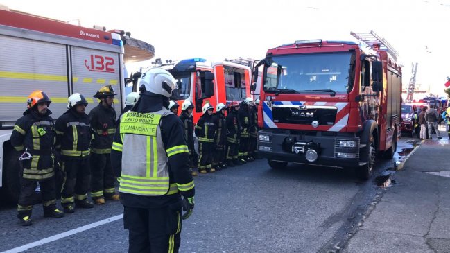 Tercera compañía de bomberos recibió nuevo carro como regalo de su cumpleaños 141