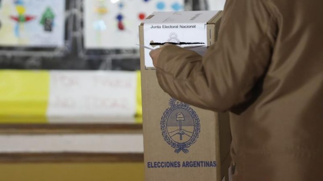 El peronismo renueva poder en dos provincias argentinas y recupera Santa Fe