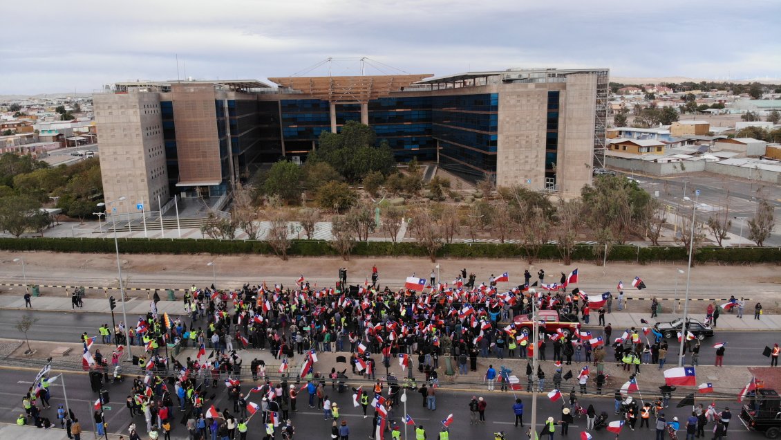 Cuarto día de huelga en Chuquicamata: Sindicatos dicen que 