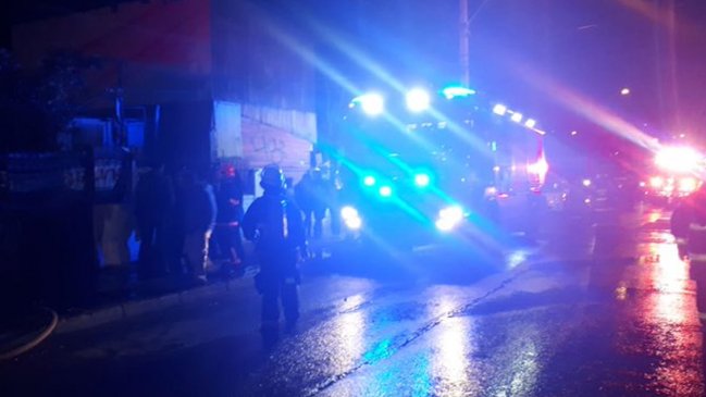 Incendio destruyó una vivienda utilizada como cité en Peñalolén