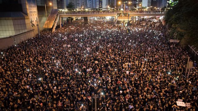 Una histórica marea humana desbordó Hong Kong en defensa de sus libertades
