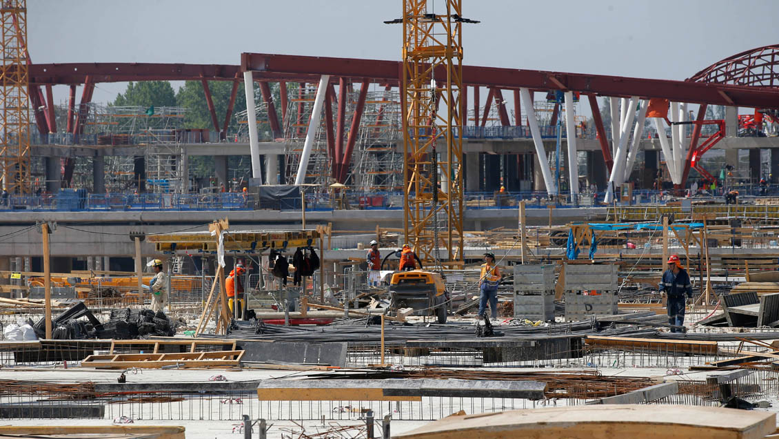 MOP califica como excesiva la indemnización que pide concesionaria del Aeropuerto de Santiago