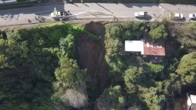 Anuncian cierre del acceso norte a Dichato ante el peligro de derrumbes