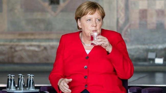 Experta explicó temblores por deshidratación de Angela Merkel