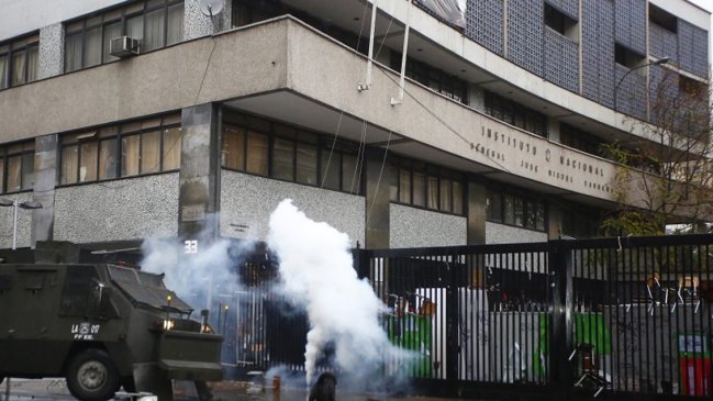 Santiago ha gastado más de 2.500 millones de pesos en seis años para reparar daños en liceos