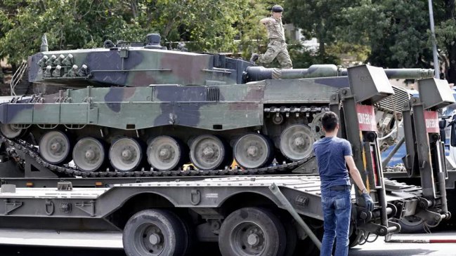 Turquía: Dictan 141 cadenas perpetuas a 16 altos mandos del Ejército por golpismo