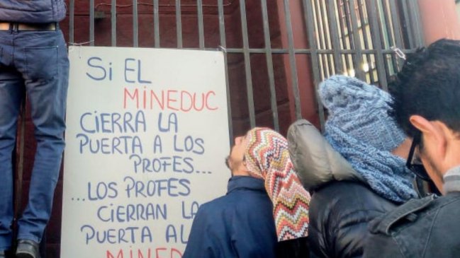 Profesores movilizados se tomaron edificio provincial de educación en Calama
