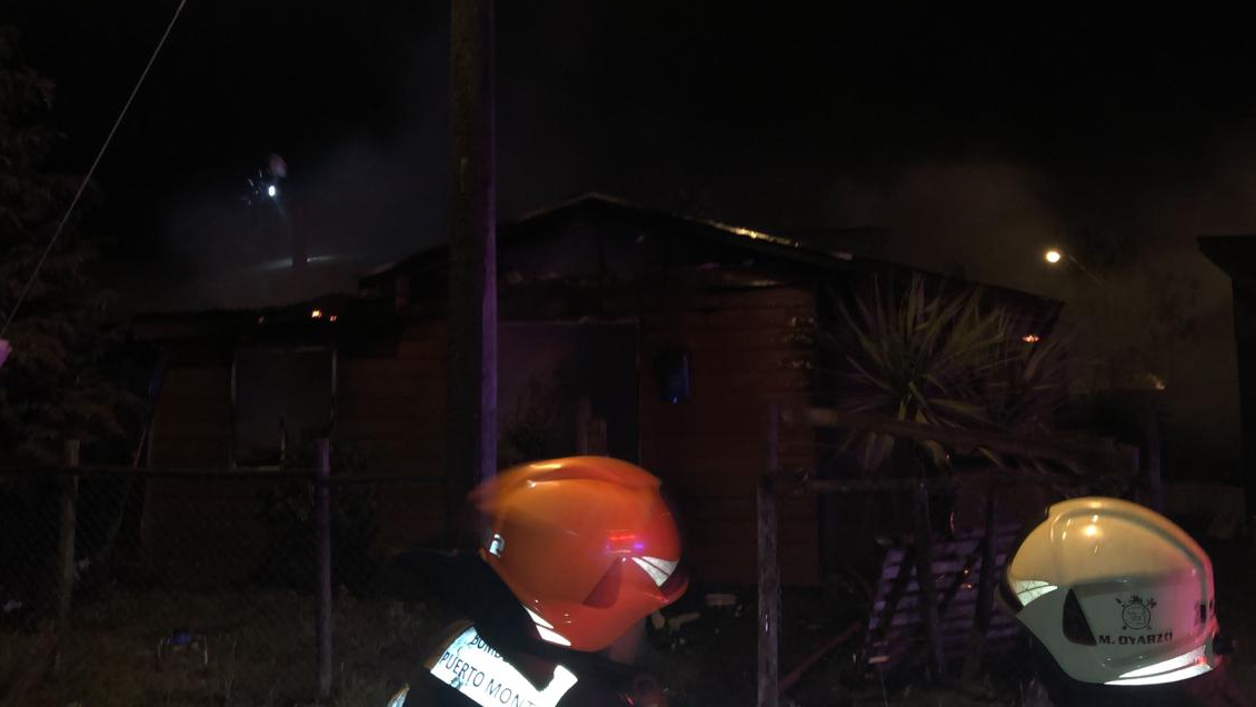 Un incendio afectó a tres viviendas en Puerto Montt