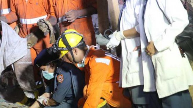 Al menos 44 muertos y 17 heridos al caer un autobús por un barranco en la India