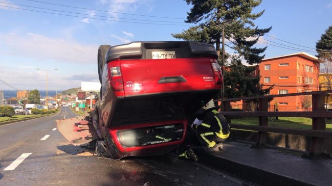 Camioneta volcada produjo alta congestión vehicular en acceso principal a Puerto Montt