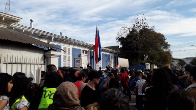 Toma de Fiscalía de Quillota en demanda de justicia por Nicole Saavedra terminó con 15 detenidos