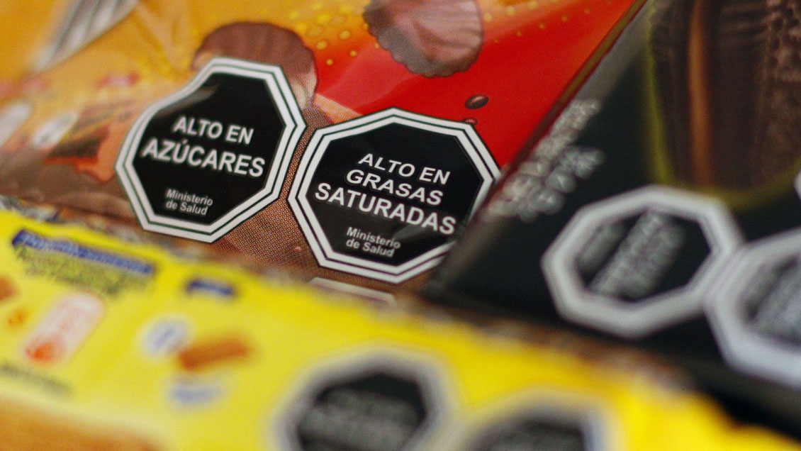 Seis de cada 10 alimentos en supermercados tendrán sellos 