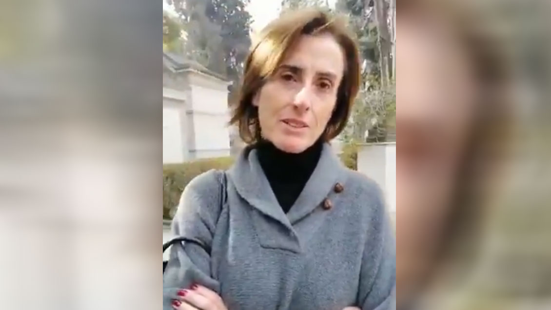 Profesora increpó a ministra Cubillos en el Cementerio General