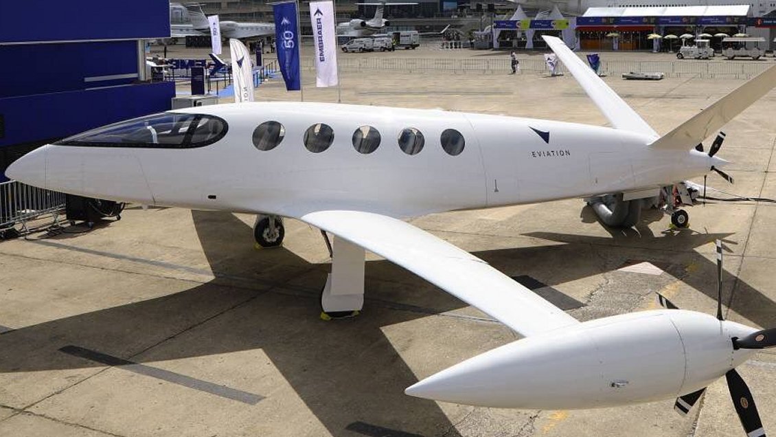 Presentan el primer avión comercial impulsado completamente por electricidad