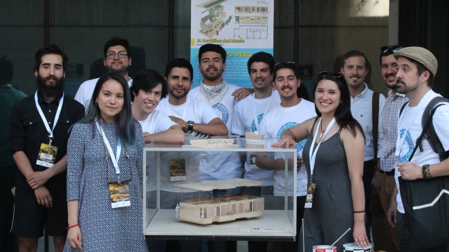 Estudiantes maulinos crean edificio de madera y con cero emisiones de carbono