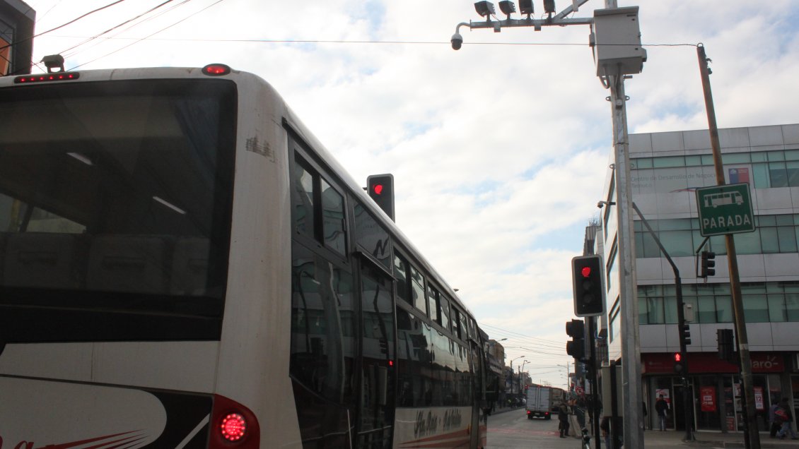 Anuncian disminución de partes por mal uso de vía exclusiva en Temuco